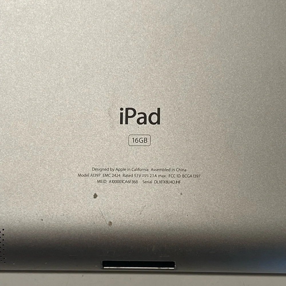 Vintage Apple Bundle: iPad 2 & iPod Touch 4th Gen (16GB) – AS-IS